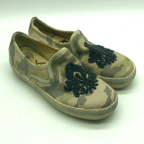 OTBT Shoes Women's 8 Galion Slip On Camouflage Flats - Picture 1 of 7